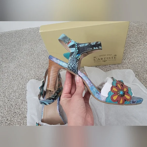 L'ATISTE Women's Multicolor Sandals - Picture 10 of 14